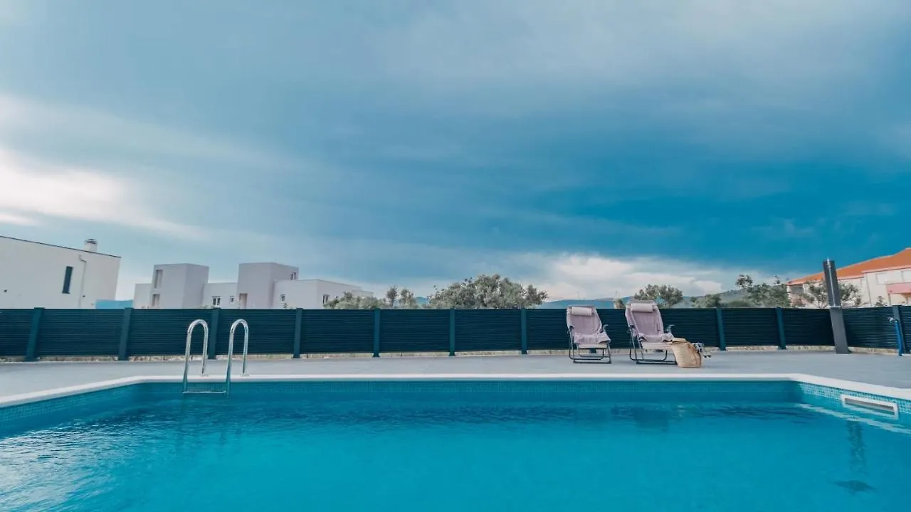 Apartment Diana Okrug Gornji Τρογκίρ